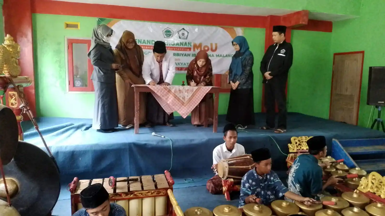 Penandatangan MOU Sekolah Tinggi Ilmu Agama dengan pesantren rakyat